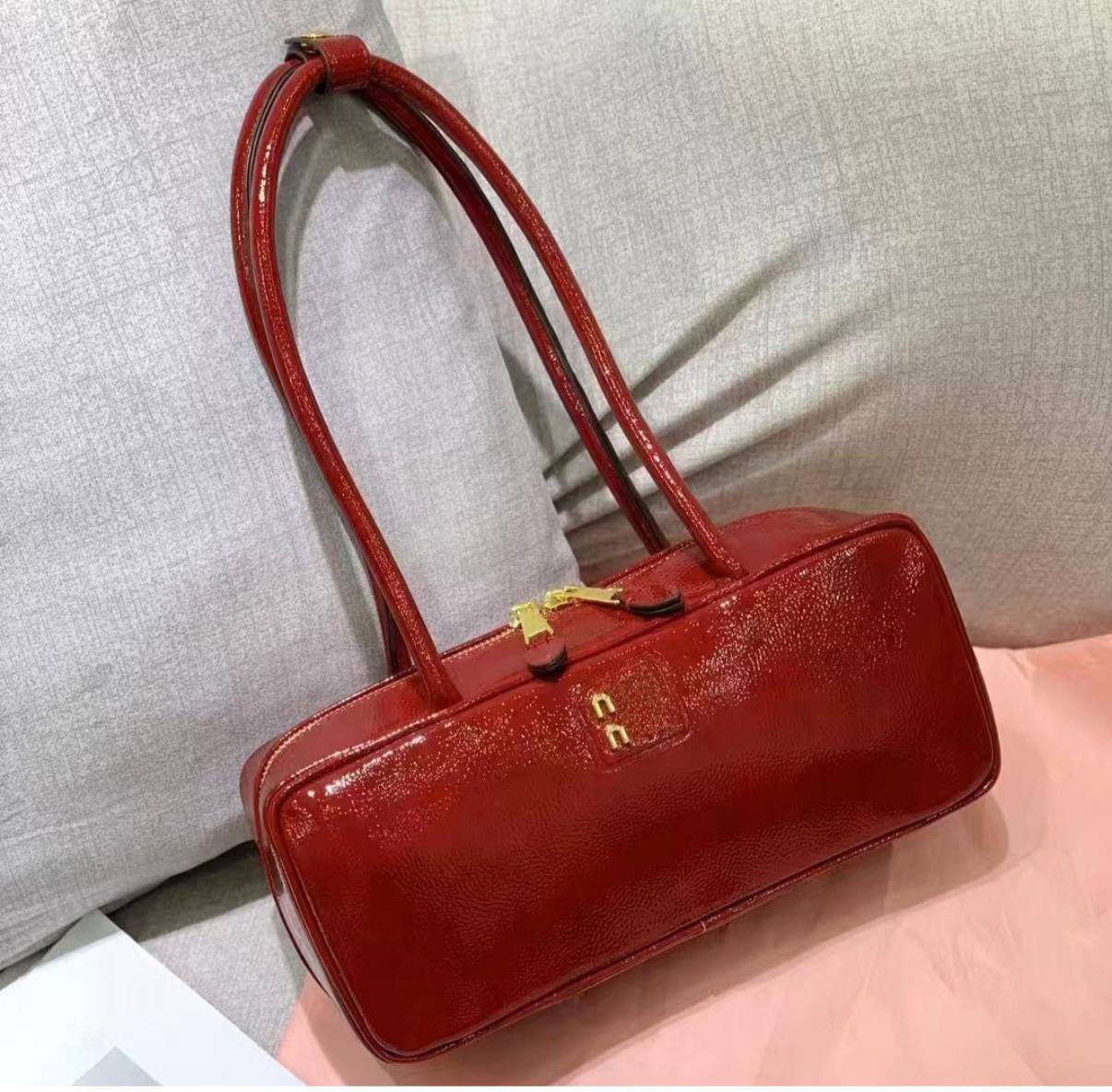 Bolso MIU M de “piel” ✨