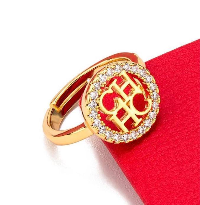 Anillo CH, también en plateado ✨
