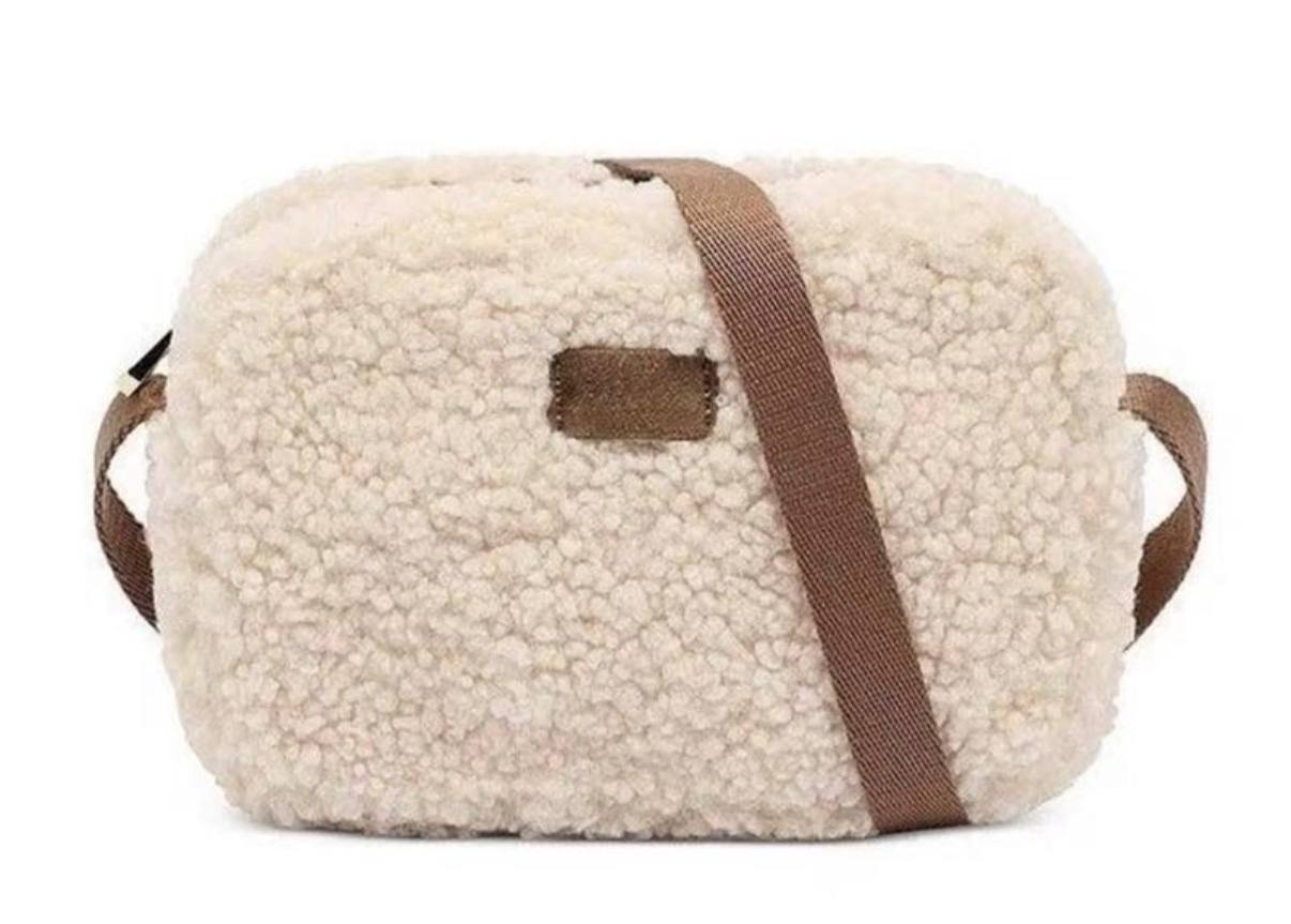 Bolso ugg borrego, también en negro y rosa ✨