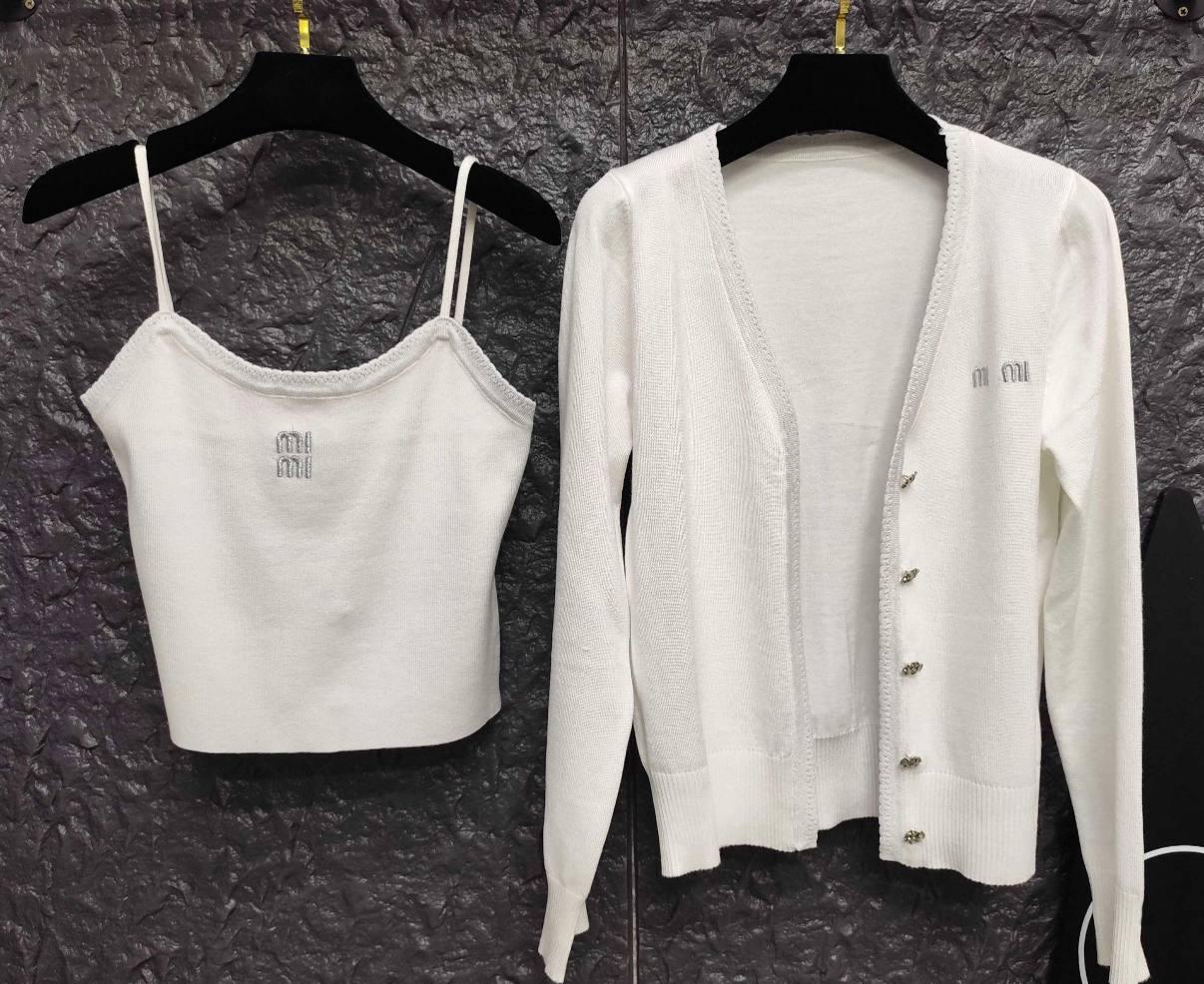 Conjunto cárdigan + top MIU M , también en negro ✨