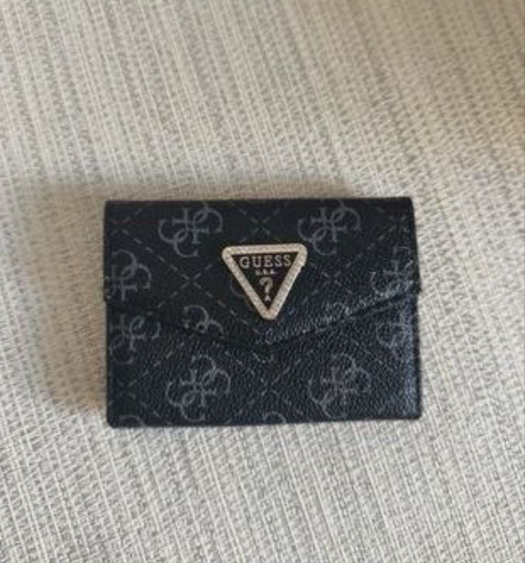 Cartera Guess. ✨💫. 5€ ✨
