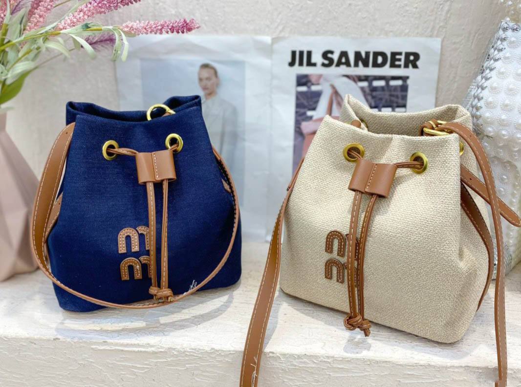 Bolso Miu Miu. ✨💫. 19€ ✨