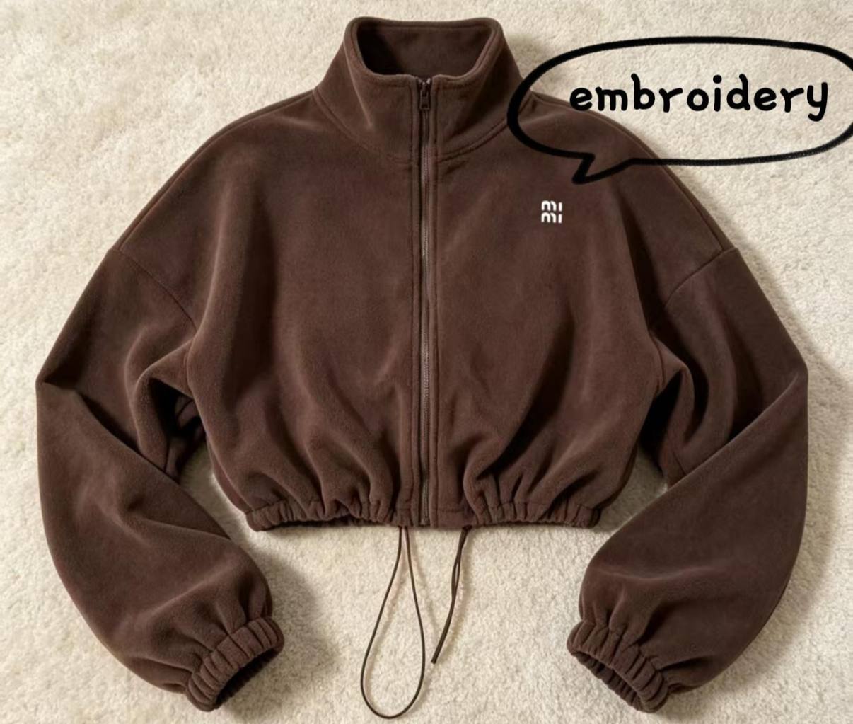Forro polar crop MIU M , también en negro y beige ✨