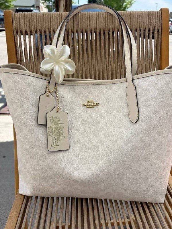 Coach tote ✨