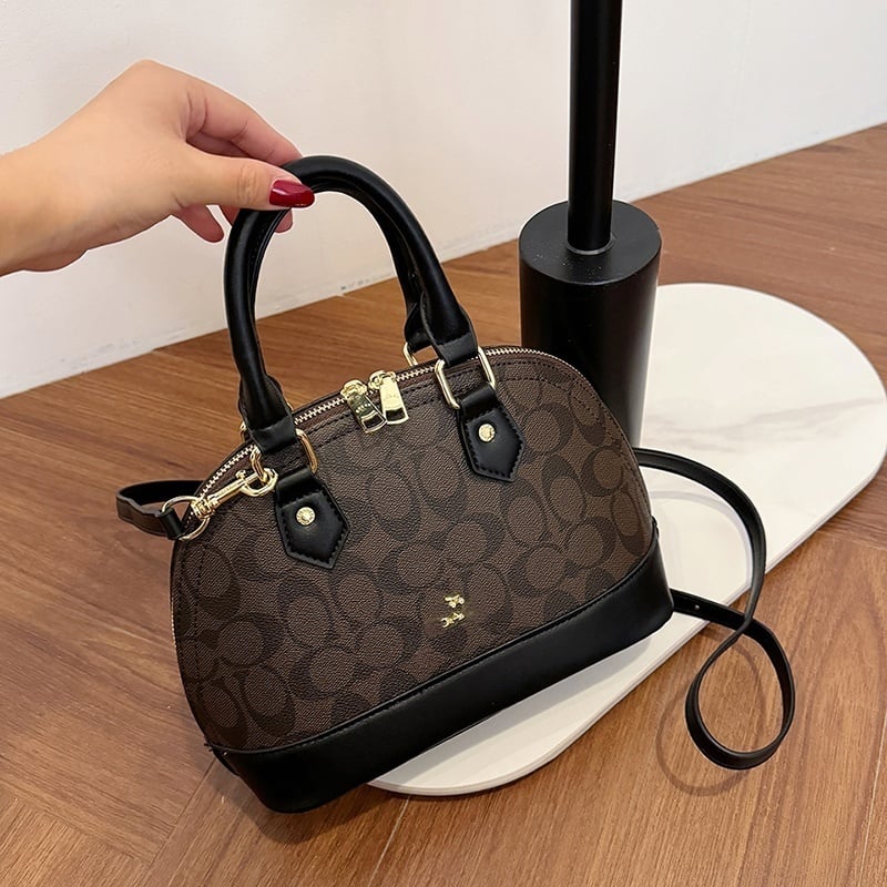 Chic Coach Shell Bag ✨